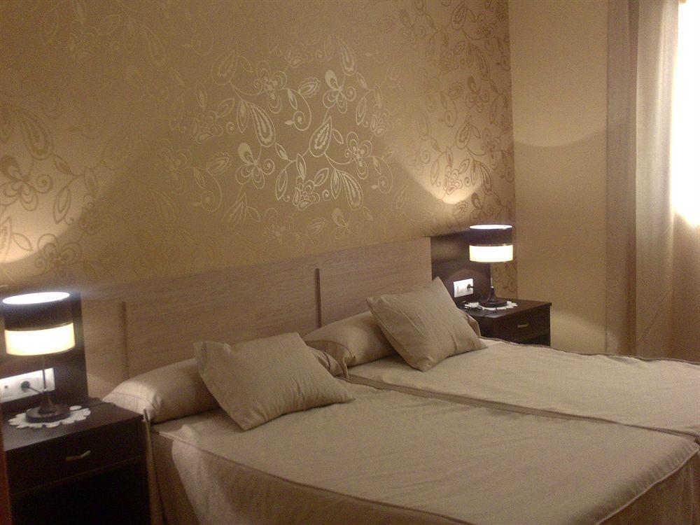 Hotel Los Chiles Villanueva Del Arzobispo Cameră foto