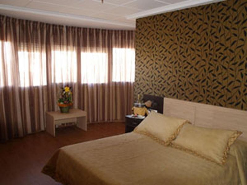 Hotel Los Chiles Villanueva Del Arzobispo Cameră foto